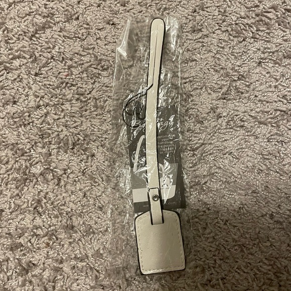 NWT “K•Carroll” Bag Tag Monogram Letter “L” White Bag Tag with “Black” Letter - Picture 3 of 4